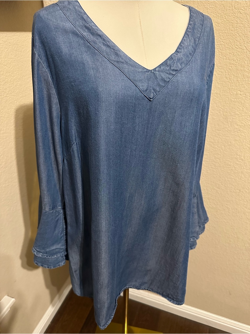 Zac & Rachel XL Chambrqy Tencel Tunic top bell sleeve v neck